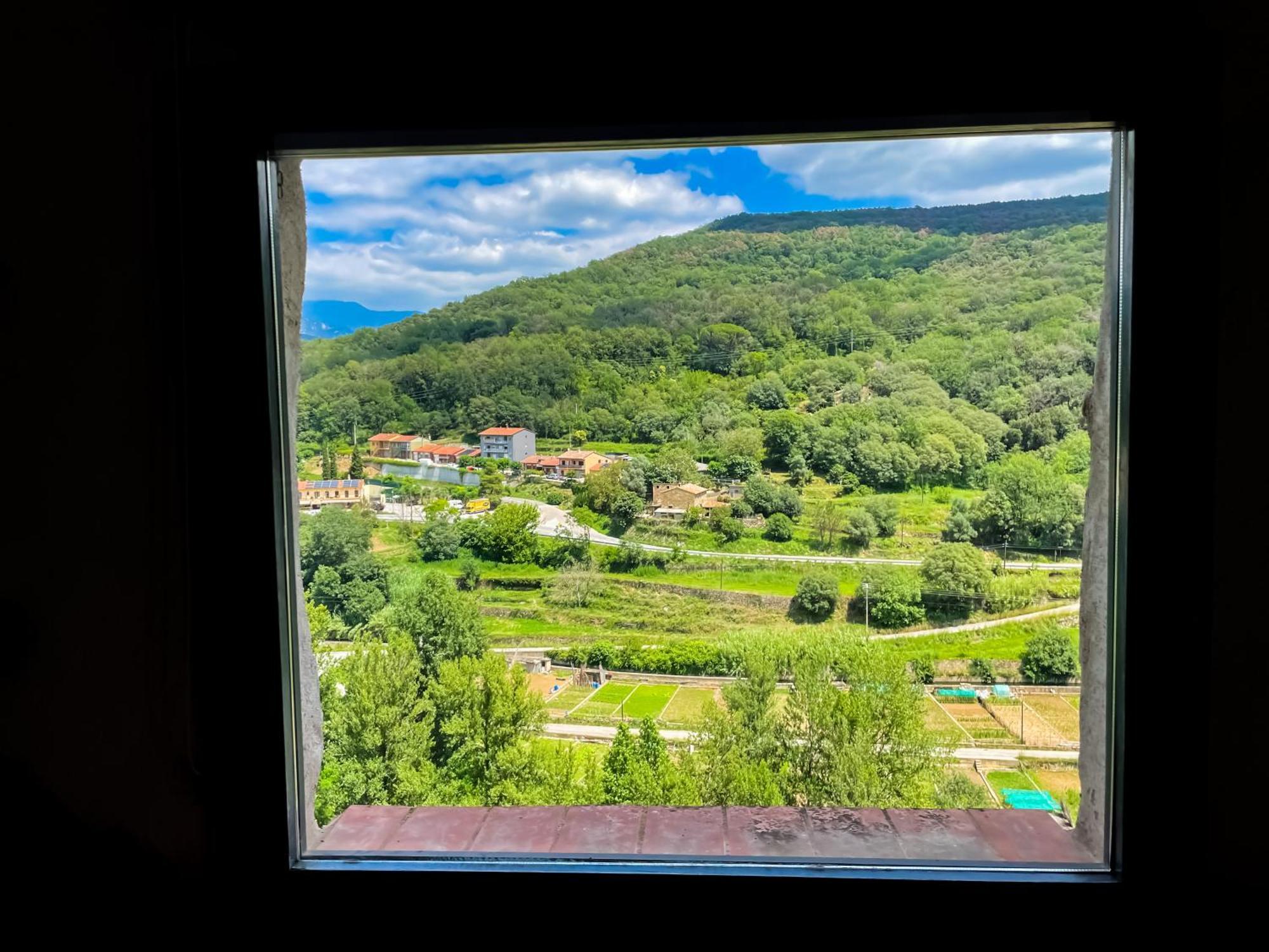 Can Castell Castellfollit de la Roca Bilik gambar